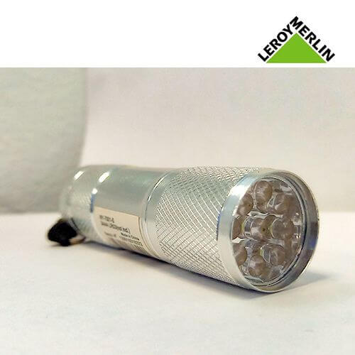Lampe De Poche Mini Torche - Ampoule LED Incluse - Fonctionne Avec